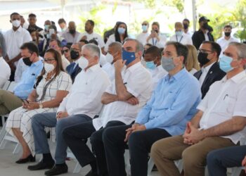 Presidente deja inicia construcción; Teleférico para modernizar transporte en Santiago