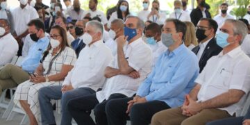 Presidente deja inicia construcción; Teleférico para modernizar transporte en Santiago