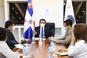 Ministerio Salud Pública garantiza plazas a médicos COVID