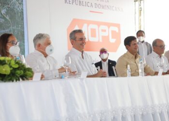 Gobierno inicia ampliación de tres importantes carreteras en  Santiago