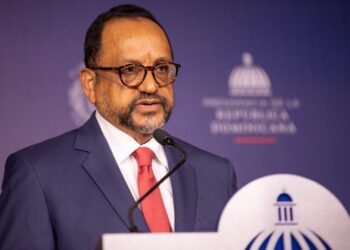 Presidente recibe  proyecto de Reglamento de Aplicación de la Ley Orgánica de la Policía Nacional