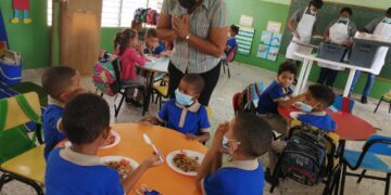 Educación inicia  Jornada Escolar Extendida con almuerzo escolar en todo el país