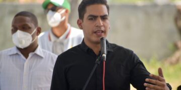 Secretario Juventud Fuerza del Pueblo: ciudadanía ve agentes policiales como persecutores