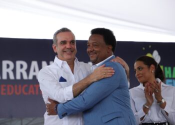 Presidente Abinader motiva a figuras del deporte dominicano unir voluntades para favorecer a niños y jóvenes