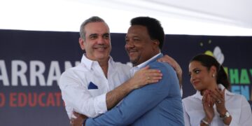 Presidente Abinader motiva a figuras del deporte dominicano unir voluntades para favorecer a niños y jóvenes