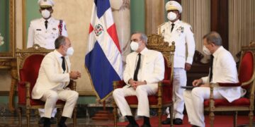 Presidente Luis Abinader recibe cartas credenciales de seis nuevos embajadores