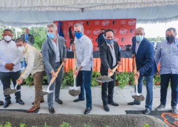 Presidente Abinader da primer palazo para construcción de complejo deportivo