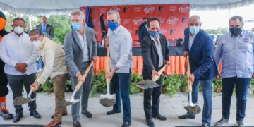 Presidente Abinader da primer palazo para construcción de complejo deportivo