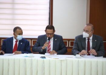 Diputados tratan la reapertura y construcción de varios parques de zonas francas con el director de ProIndustria