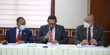 Diputados tratan la reapertura y construcción de varios parques de zonas francas con el director de ProIndustria