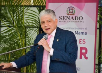 El presidente del Senado, Eduardo Estrella, encabeza conferencia sobre prevención del cáncer de mama