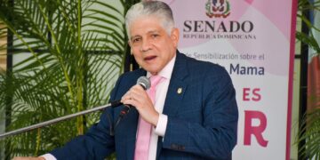 El presidente del Senado, Eduardo Estrella, encabeza conferencia sobre prevención del cáncer de mama