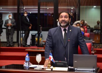 Pena por violación sexual a una pareja debe ser más leve, según senador Rogelio Genao