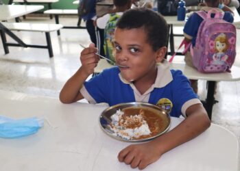 INABIE invierte más de 13 mil millones de pesos en almuerzo escolar; programa beneficia economía nacional