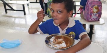 INABIE invierte más de 13 mil millones de pesos en almuerzo escolar; programa beneficia economía nacional