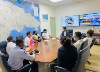 El director ejecutivo de la Defensa Civil, entrego  $1,083,344 pesos por seguro de vida, a familiares de tres voluntarios fallecidos.