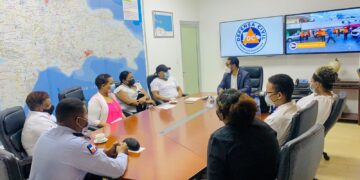 El director ejecutivo de la Defensa Civil, entrego  $1,083,344 pesos por seguro de vida, a familiares de tres voluntarios fallecidos.