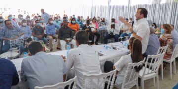 José Paliza realiza encuentro con la dirección política de Sánchez Ramírez