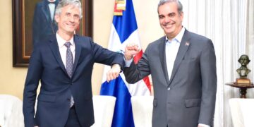 Presidente Abinader recibe al vicepresidente del Banco Mundial Carlos Felipe Jaramillo