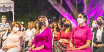 Palacio Consistorial se ilumina de rosa para crear conciencia sobre Cáncer de Mama