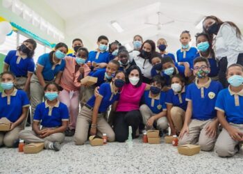 Primera dama invita a unir voluntades en el Día Internacional de la Niña