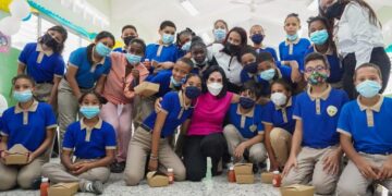 Primera dama invita a unir voluntades en el Día Internacional de la Niña