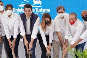 Ministro de Turismo deja iniciado trabajos en Playa Macao con una inversión de 53 millones de pesos