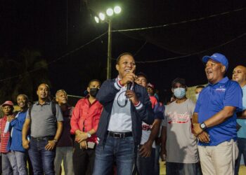 ¡Albricias! Tras 15 años a oscuras, Edesur ilumina y electrifica estadio de Caballona