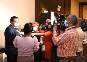 Ministro de Salud aclara; Gobierno no ha “sometido un nuevo toque de queda”