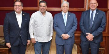 Senado  recibe miembros de la Cámara de Representantes de Puerto Rico