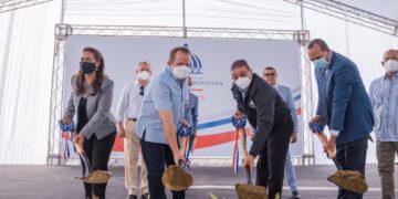 Paliza y Camacho dan primer palazo para construcción de un polideportivo y centro comunal en Villa la Mata