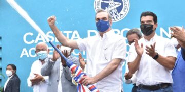 Luis Abinader y el director ejecutivo del INAPA dejaron habilitado el acueducto del municipio Quisqueya, San Pedro de Macorís