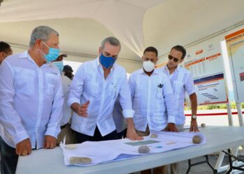 Abinader inaugura puente Las Yayas-Padre Las Casas, entrega títulos Propiedad e inspecciona Circunvalación