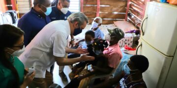 Presidente inicia proyecto de vivienda e inaugura escuela por $160 millones en Barahona