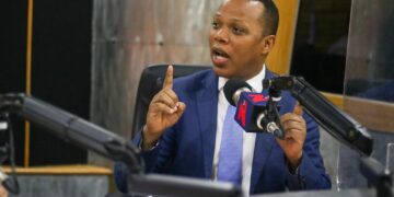 Morrison dice gobierno no ha aumentado tarifa; es el Pacto Eléctrico que ordena desmontar subsidio