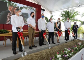 Presidente Abinader asiste a inicio construcción del centro distribución César Iglesias