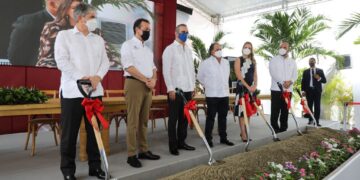 Presidente Abinader asiste a inicio construcción del centro distribución César Iglesias