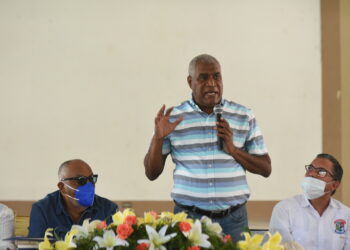 Comisión Medio Ambiente de CD escuchan a moradores de Santiago sobre construcción de presa