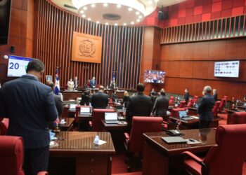 El Pleno del Senado rinde dos minutos de silencio en memoria del Dr. Reinaldo Pared Pérez