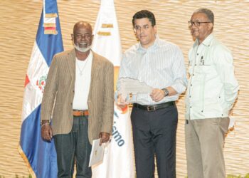 Mitur entrega identificaciones “Tu Card” a más de 130 guías turísticos