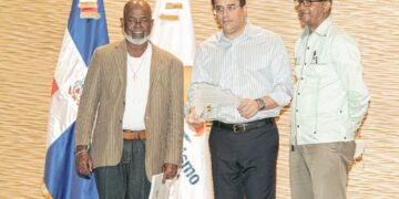 Mitur entrega identificaciones “Tu Card” a más de 130 guías turísticos