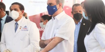 Abinader dona sangre e invita a la población hacer lo mismo para salvar vidas