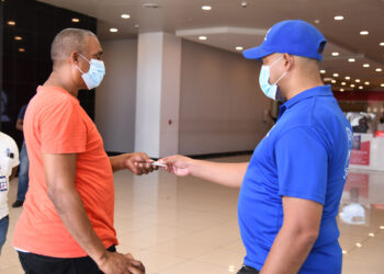 Ministerio de Salud Pública supervisa labor de inspectores COVID en centros comerciales