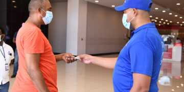 Ministerio de Salud Pública supervisa labor de inspectores COVID en centros comerciales