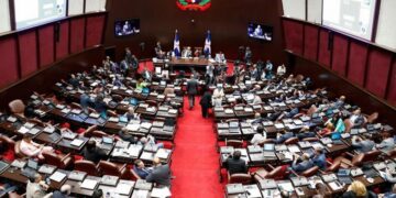 Diputados siguen lectura Código Penal; envían a comisión para revisar proyecto Comercio Marítimo