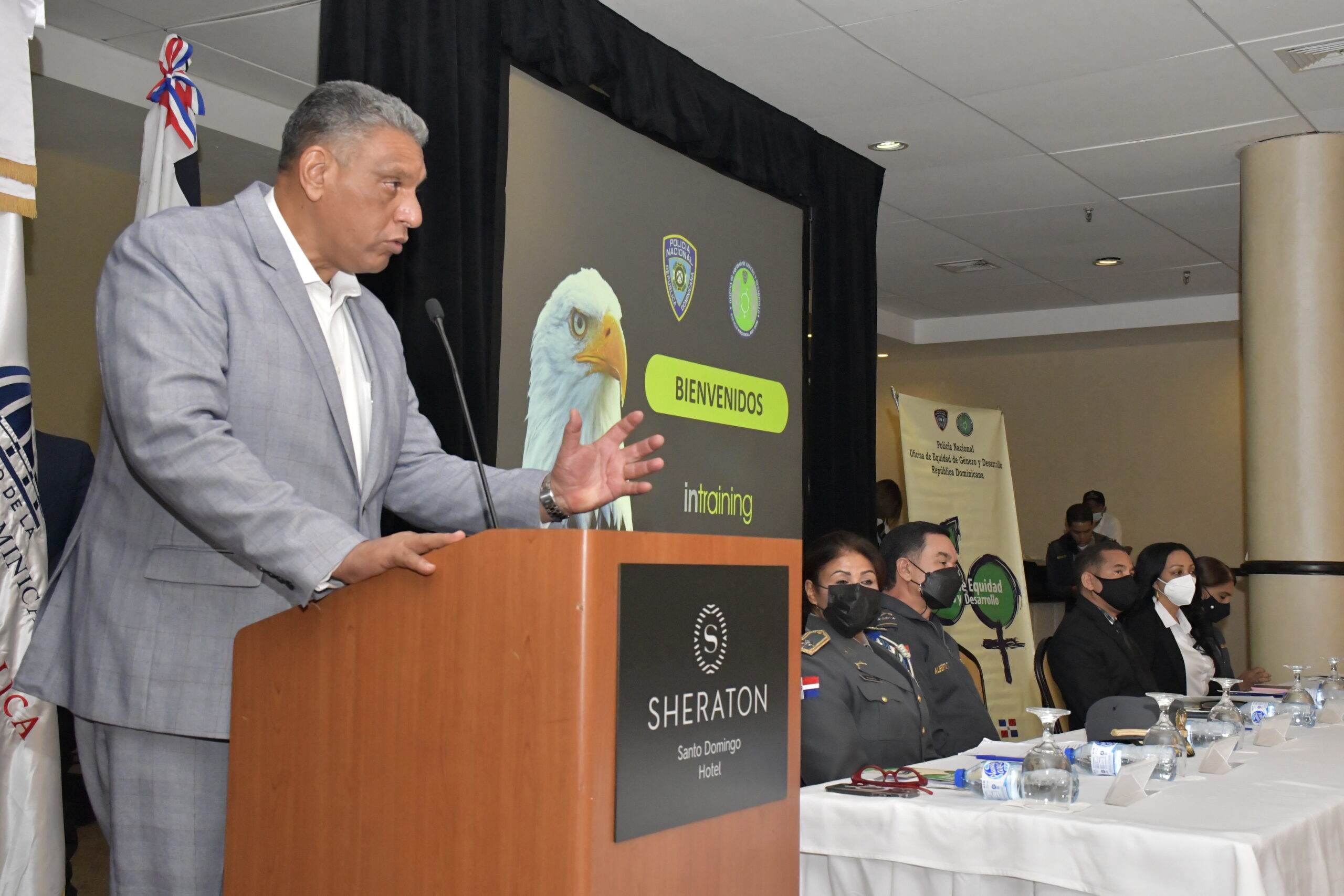 Ministro Interior destaca profesionalización y aportes de mujeres a PN