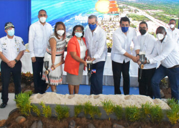 Gobierno deja iniciado trabajos de dos proyectos en playa Guayacanes a un costo estimado en 111 millones de pesos