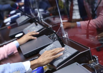 Diputados inician debates del Código Penal, esperan concluir este jueves