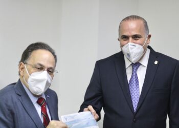 SENADOR ALEXIS VICTORIA DONA UN MILLÓN DE PESOS A LA ASOCIACIÓN DOMINICANA DE REHABILITACIÓN