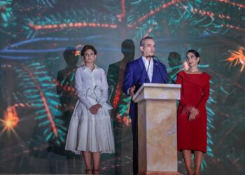 Palacio Nacional enciende su árbol de Navidad